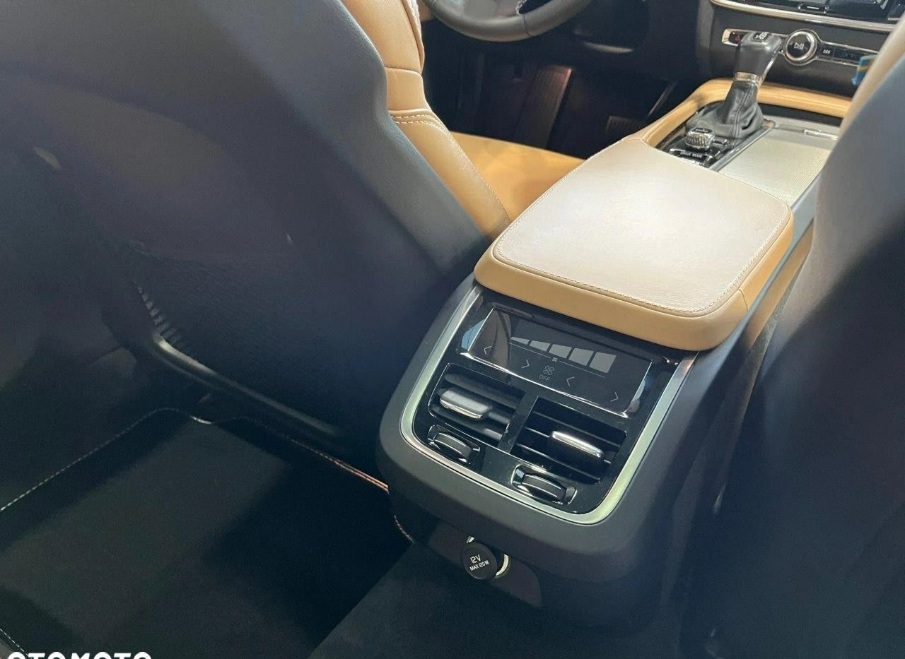 Volvo V90 cena 116900 przebieg: 106000, rok produkcji 2016 z Stronie Śląskie małe 466